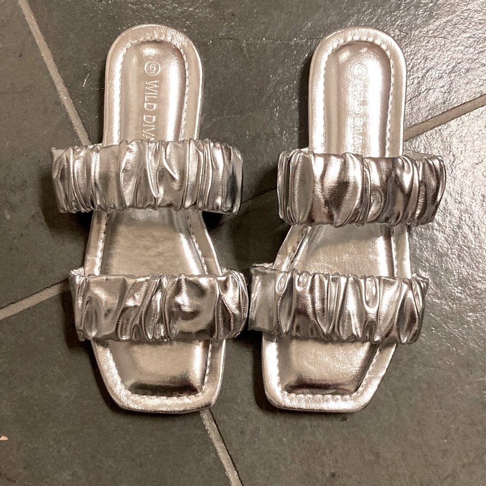 White Diva Slides Sz 6